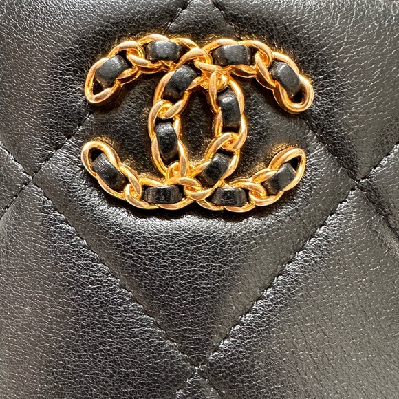 Chanel Black Quilted Leather Wallet and phone holder - Picture 2 of 9